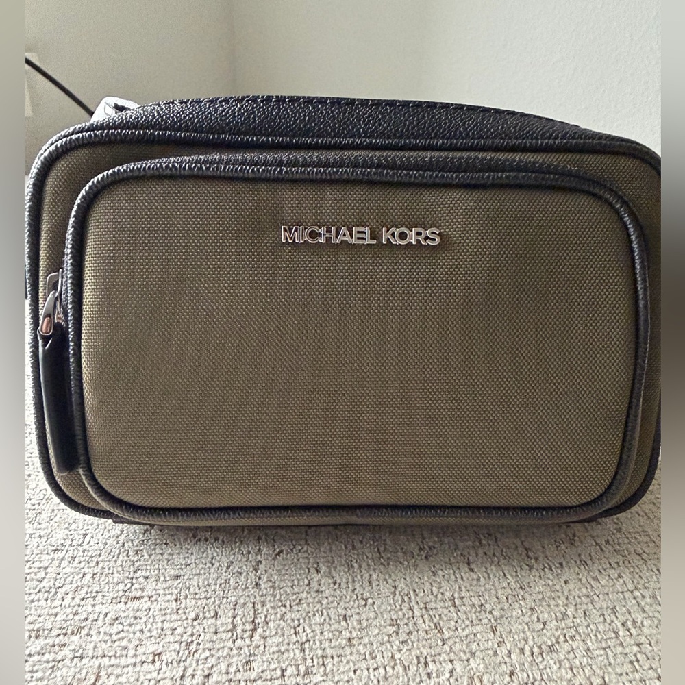 MICHAEL KORS Men's Olive Green Crossbody Bag